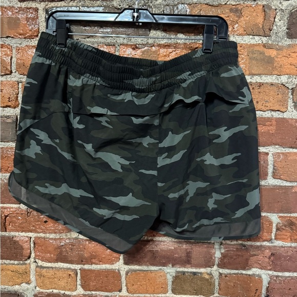 Athleta Camo Mesh Running Shorts Size XL - Picture 7 of 7